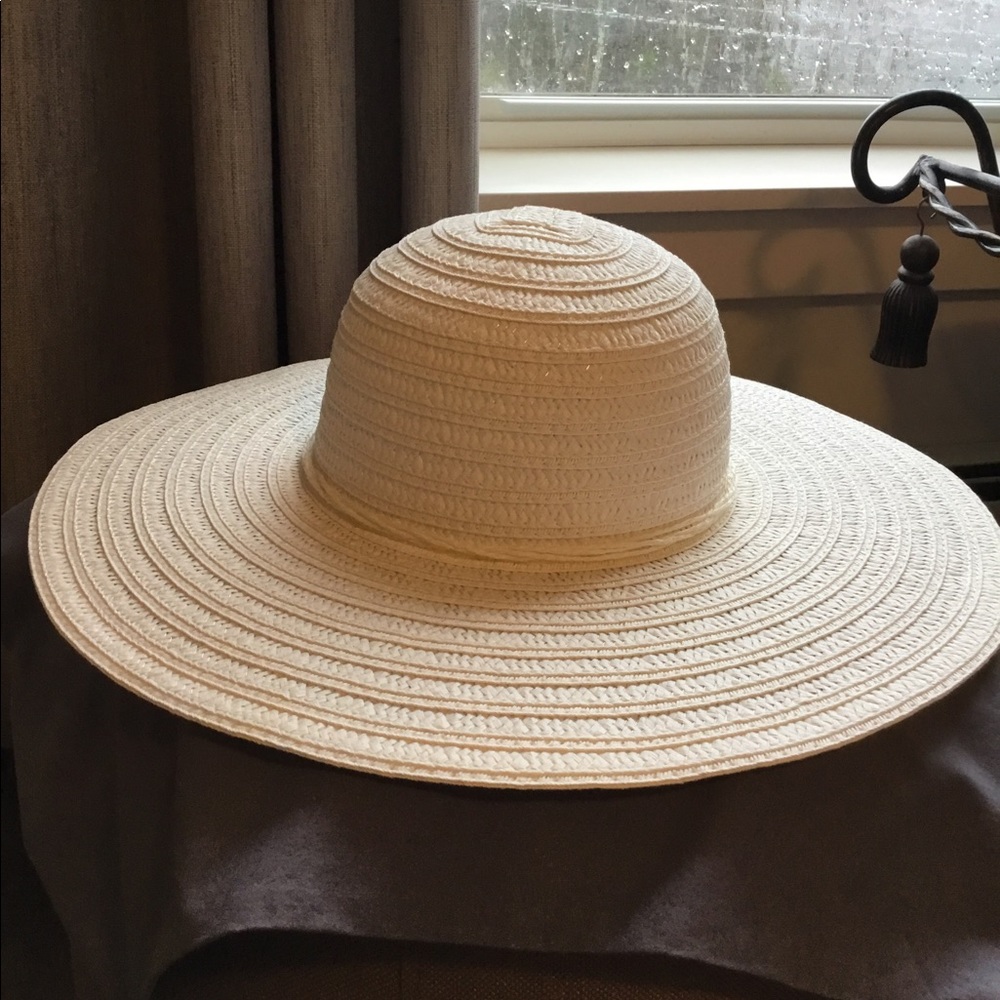 Ladies Straw-Type Hats